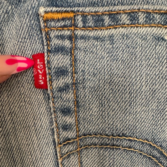 Levi’s Mid Rise Blue Denim Cut Off Shorts, size 28 - Picture 7 of 8